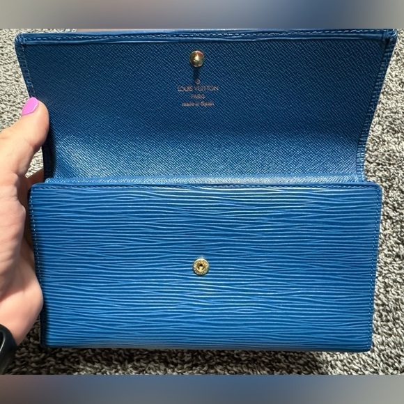 Louis Vuitton epi wallet - Picture 5 of 13